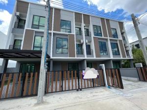 For RentTownhouseVipawadee, Don Mueang, Lak Si : 3-storey townhome for rent, Nue connex, Rangsit, Don Mueang, new home in front of the garden, near Zeer Rangsit, B Care Hospital, near the Royal Thai Air Force Stadium