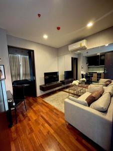 For RentCondoRatchathewi,Phayathai : For rent ✦ Wish Signature Midtown Siam ✦ Condo next to BTS and Siam Paragon, beautiful decorated room, ready to move in, east, Baiyoke view, clear, no block view #FR972
