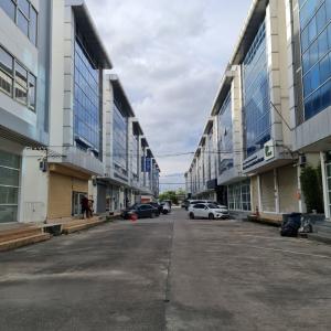 For RentShophouseLadkrabang, Suwannaphum Airport : Commercial building for rent, 4 floors, 4 rooms. 50,000 suitable for building an office Next to Lat Krabang Road, 4 bedrooms, 4 bathrooms, 450 sqm.