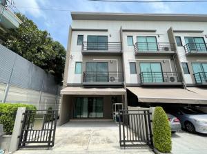 For SaleTownhouseOnnut, Udomsuk : 3-storey townhome for sale, behind the corner, a lot of space, Baan Klang Muang, Srinakarin, On Nut, Soi On Nut 70/1, good location, convenient transportation, near Suvarnabhumi Airport, Kanchanaphisek Ring Road, Si Rat Expressway