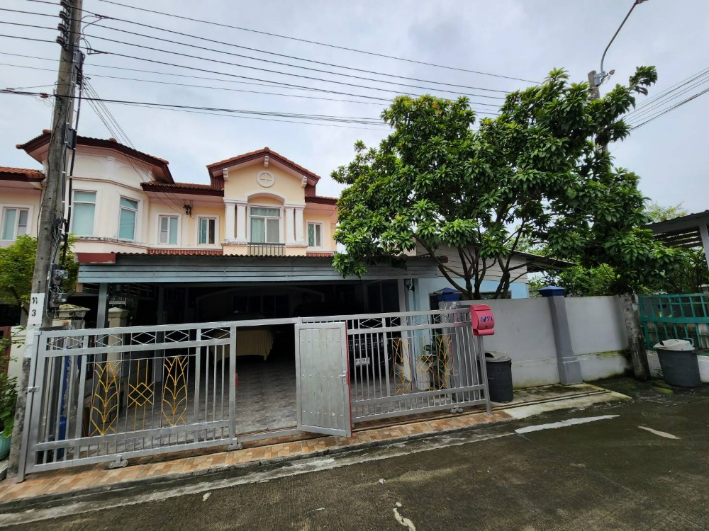 For SaleTownhouseBang kae, Phetkasem : Townhome for sale behind the edge with a private office in the village of The Connect Petchkasem 77. in an area of 68.8 square wa