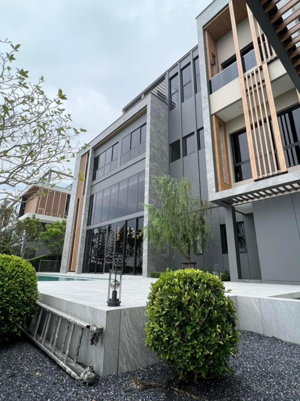 For SaleHouseBangna, Bearing, Lasalle : Selling : RESALE Ultra Luxury House in Bangna beside Lake , 5 Bed 6 Bath , 235 sqw , 656 sqm 🔥🔥 Selling : 125,000,000 THB ( Unfurnished )🔥🔥🔥🔥 Selling : 190,000,000 THB ( Full Furniture ) 🔥🔥** Biggest Land Size ** ( No more this size in Project righ
