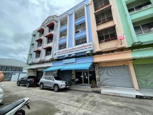 For SaleShophouseRayong : Selling a commercial building - 2 booths on the main road, Ban Chang Place, Rayong, near the Department of Lands
