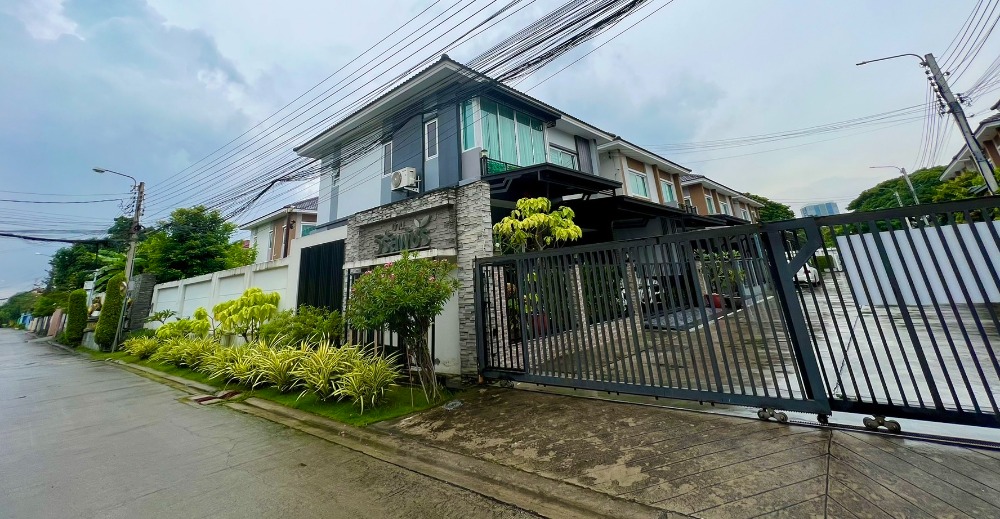For SaleHouseOnnut, Udomsuk : Twin houses in modern style, Wiralphat, Sukhumvit 77, On Nut 53, near Seacon Paradise.
