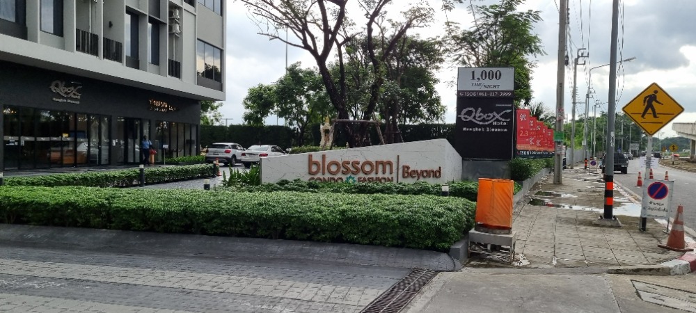 For RentCondoNawamin, Ramindra : For rent, Blossom Condo at Fashion Beyond, complete with furniture and electrical appliances.