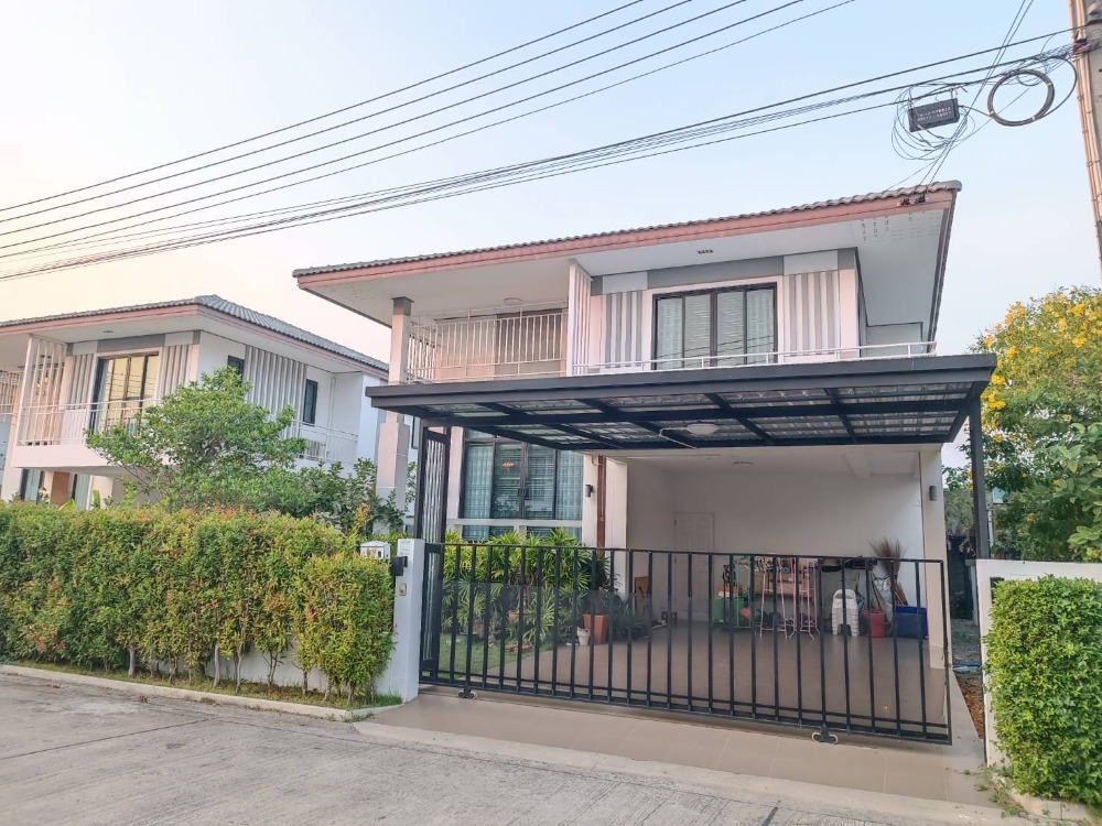 ขายบ้านระยอง : ขายถูก บ้านเดี่ยวสองชั้นสไตล์โมเดิร์น หมู่บ้านวนาริน ใจกลางเมืองระยอง ใกล้ทะเล ขนาด 4 ห้องนอน 2 ห้องน้ำ พื้นที่ 61 ตารางวา ราคา 3.69 ล้านบาท