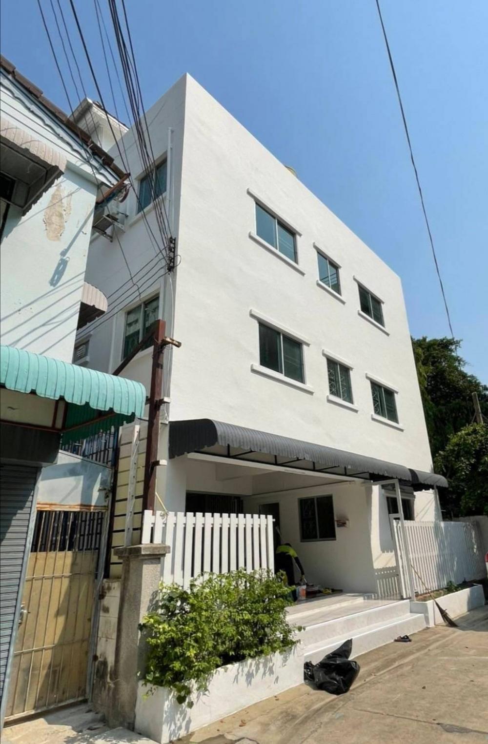 For SaleBusinesses for saleRatchadapisek, Huaikwang, Suttisan : ⭐️⭐️ for rent apartment, renovated whole building Near Huai Khwang, Ratchada, Ladprao, convenient to travel