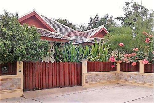 For SaleHousePattaya, Bangsaen, Chonburi : Beautiful villa in a quiet and safe area - 920471016-1