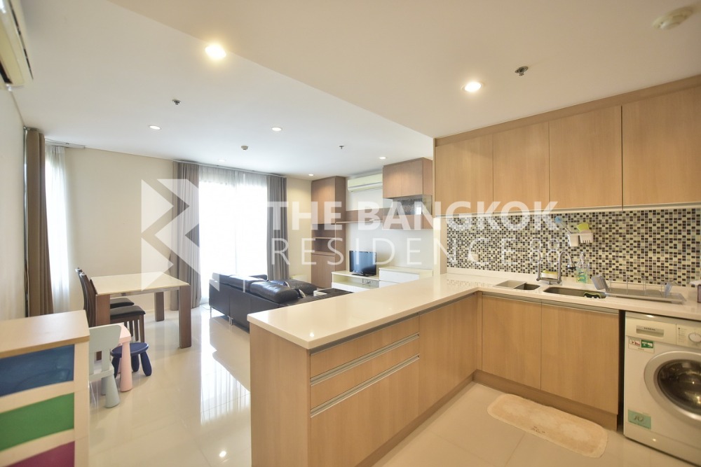 For SaleCondoRama9, Petchburi, RCA : Sell Villa Asoke 2 bedrooms, 2 bathrooms, 11.5 million ** good condition, like getting a new room. South, the best view in the project. Pls call 090-9193641 Jee