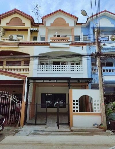 For SaleTownhouseYothinpattana,CDC : 3-storey townhouse for sale, Ploen Wipha Village, Soi Ram Inthra 40, Intersection 33-5, Ram Inthra Road, Bueng Kum District, Bangkok.