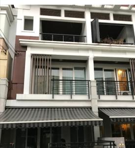 For RentTownhouseChokchai 4, Ladprao 71, Ladprao 48, : Quick rent!! Very good price, 3-storey townhome, very nicely decorated, Klangmuang Urbanion Village Rama 9 - Ladprao