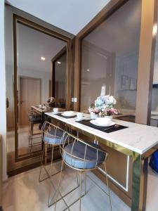 For RentCondoWitthayu, Chidlom, Langsuan, Ploenchit : For Rent Life One Wireless @BTS Pheonchit, Beautiful room with Good price and Ready to move in!!