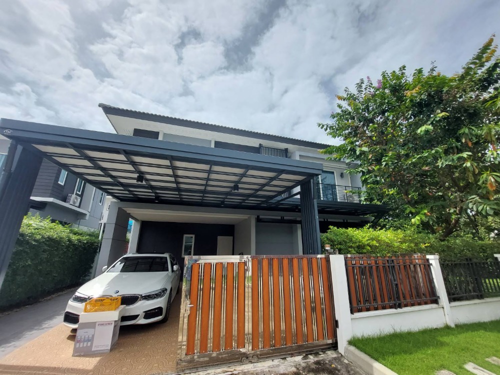 For SaleHouseNawamin, Ramindra : Detached house, The Centro Watcharapol, The Centro Watcharapol, next to Sukhaphiban 5 road, size 78 wah, new house, 3 years, owner rarely stays.