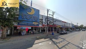 For SaleShophouseLampang : 76499 - Commercial building for sale, 2 and a half floors, 3 booths, on Chatchai Road, Mueang Lampang District, next to the city center road.