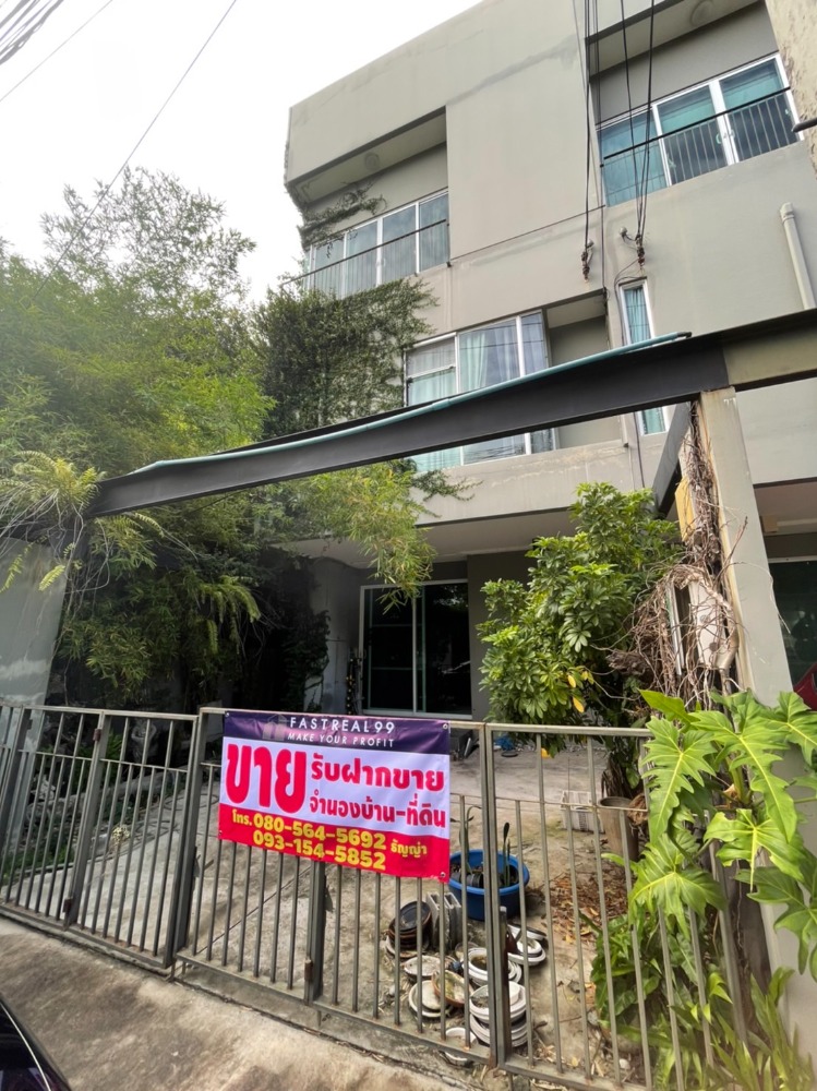 For SaleTownhousePattanakan, Srinakarin : (H5076)Townhome Patio Pattanakarn 38, the first corner house, 3-storey type, 3 bedrooms, 3 bathrooms.