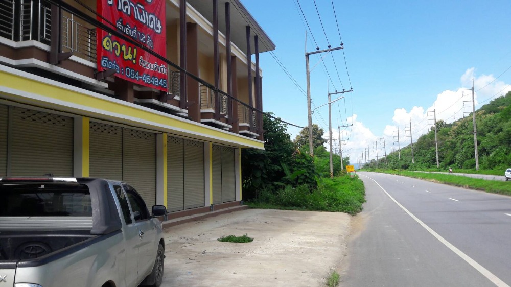 For SaleShophouseChiang Rai : Commercial building next to Boonruang Wittayakhom School, Chiang Khong, price 1.5 million, has a change of 2 hundred thousand