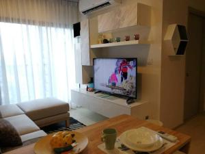 For RentCondoOnnut, Udomsuk : LI333_P LIFE SUKHUMVIT 48 **Fully furnished, you can just drag your bag in. Spacious room, lots of usable space**, easy to travel near BTS