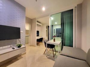 For SaleCondoSamut Prakan,Samrong : Condo for sale Aspire Erawan (1Bedroom), beautiful room, ready to move in, 10th floor, north, fully furnished, condo next to BTS, price only 2.09 million, free transfer