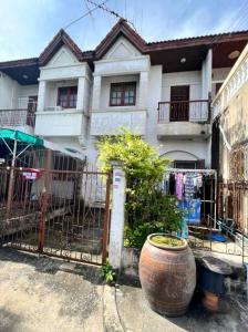 For SaleTownhousePathum Thani,Rangsit, Thammasat : Townhouse for sale, 2 floors, M. Sitthirot, Soi Phahonyothin 82, area 23 sq m.
