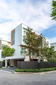For RentHousePattanakan, Srinakarin : For rent  House Modern Luxury Style  Vive Rama 9 Fully furnished ready to move in ( PST-EVE481)