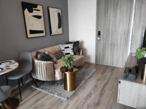 For RentCondoKasetsart, Ratchayothin :  📣Rent with us and get 500 money! Beautiful room, good price, very nice, ready to move in, don't miss it!! Condo Knightsbridge Prime Ratchayothin MEBK03804