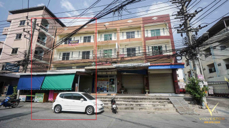 For SaleShophousePattaya, Bangsaen, Chonburi : Quick sale!! Shophouse, commercial building, near Saha Group, 2 booths, 3.5 floors, 3 bedrooms, 3 bathrooms, good location, opposite Thai Kamaya Company