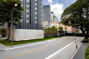 For RentCondoWitthayu, Chidlom, Langsuan, Ploenchit : Very new, great value, condo in Ploenchit area, 1 bed, fully furnished at Life One Wireless