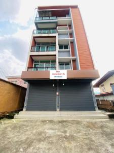 For RentShophouseBangna, Bearing, Lasalle : 5 storey commercial building for rent in Soi Sukhumvit 105 (La Salle)
