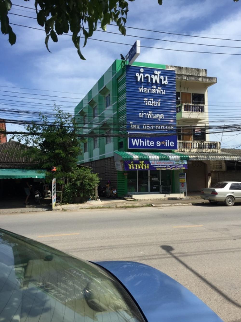 For SaleShophouseChiang Rai : #Selling cheap #3 storey commercial building, room on the edge of the main road in Chiang Rai