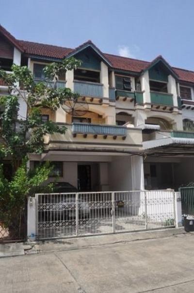 For RentTownhouseRama9, Petchburi, RCA : Townhome for rent, 3 floors, play level 35 sq.wah, fully furnished. Suitable for home office Rama IX Near the Pattana Medical Center Clinic Golden Place