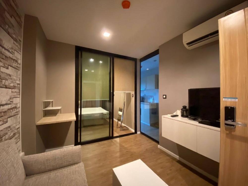 For RentCondoSamut Prakan,Samrong : For rent, Tropicana Condominium, wide room, area 30 sq.m., lots of space, near BTS Chang Erawan.