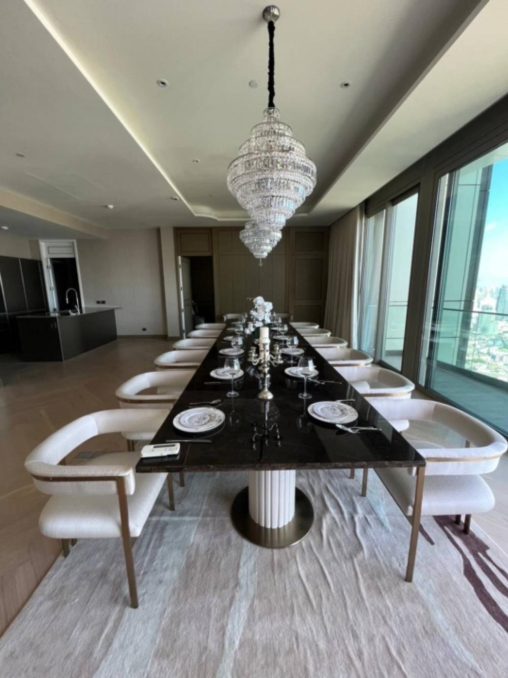 For RentCondoWongwianyai, Charoennakor : SELLING  / RENTAL : PENHOUSE at The Residence Mandarin Oriental Luxurious Fully Furnished •6 bedroom 9 bathroom with maid quater•2 Western Kitchens and 2 Thai kitchens•3 Sperated Private lifts lobby (Total 6 lifts for residents and 1 for maid) direct
