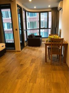 For RentCondoRatchathewi,Phayathai : Q012_P Q CHIDLOM **Beautiful room, fully furnished, you can drag your bags and move in** Condo in the heart of the city. near amenities