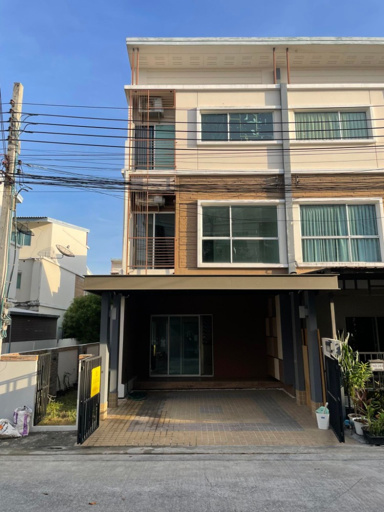 ขายทาวน์เฮ้าส์/ทาวน์โฮมพัฒนาการ ศรีนครินทร์ : ขายบ้าน วิลเลจ ซิตี้ พัฒนาการ 38 ทาวน์โฮม 3 ชั้น ขนาด 27 ตรว. 15 นาที ถึงทองหล่อ