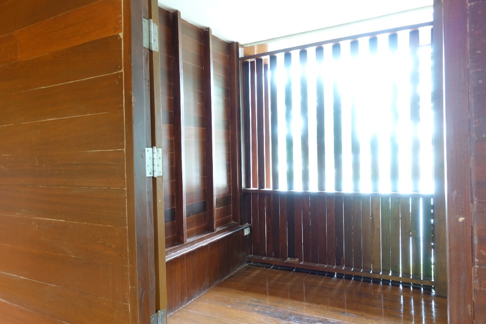 For SaleHousePhutthamonthon, Salaya : Wooden house by the pond in Phutamonthon Sai 2