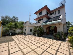For RentHouseLadprao101, Happy Land, The Mall Bang Kapi : HR993 3-storey detached house for rent, Soi Ladprao 93, convenient transportation, suitable for a home office.