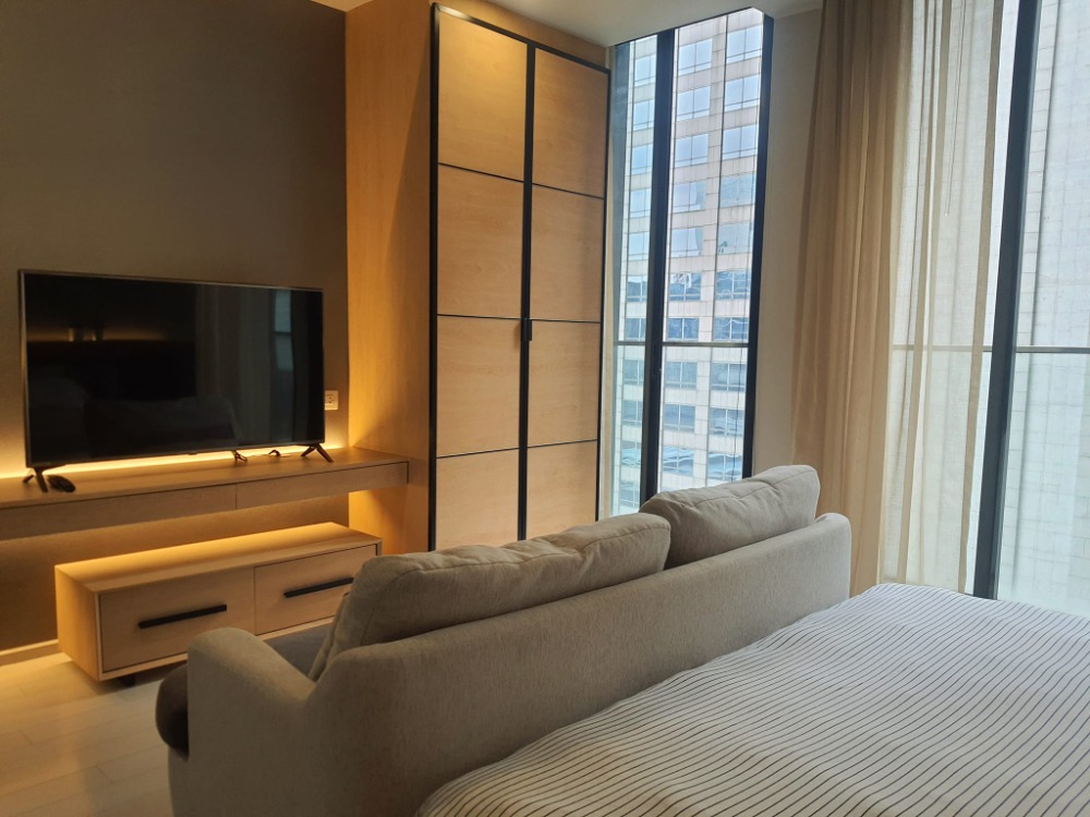 For RentCondoWitthayu, Chidlom, Langsuan, Ploenchit : NB154_P NOBLE PLOENCHIT **Very beautiful room, fully furnished, you can drag your luggage in** Easy to travel near amenities