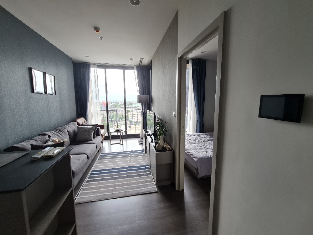 For SaleCondoSukhumvit, Asoke, Thonglor : Hot room for sale, good price at Oka Haus, Bay type room, bathroom door has two entrances.