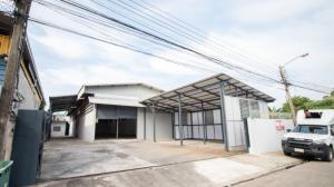 For RentWarehouseYothinpattana,CDC : (h00688) Warehouse for rent with rooms, area of 175 square meters, Ladprao, near Ramintra Express Road. Contact to inquire at Line@ : @964qqvbv