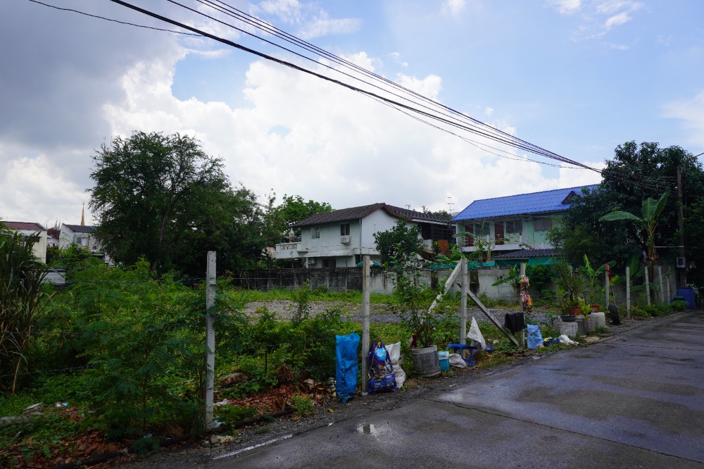 For SaleLandChaengwatana, Muangthong : Land for sale Chaengwattana area 1 rai Dimension 40*40 m.