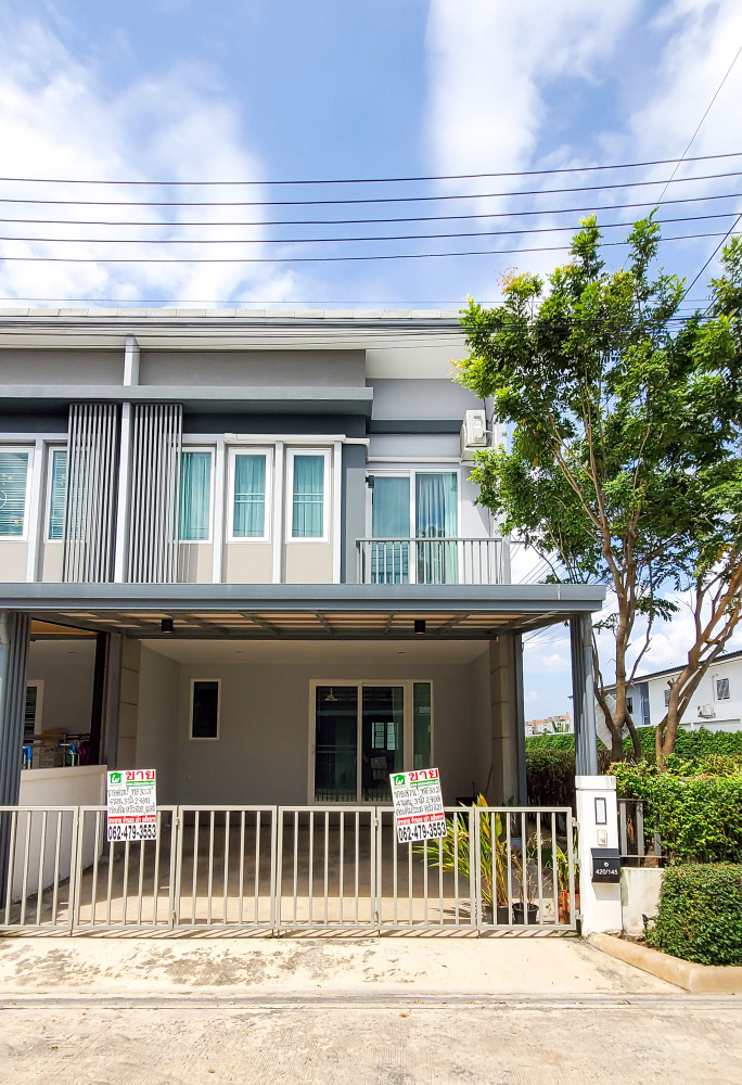 For SaleTownhousePathum Thani,Rangsit, Thammasat : Townhome for sale behind the corner, Rangsit, Chuan Chuen Town, Khlong 1, behind the corner, beautifully decorated, wide house
