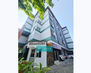For RentCondoRathburana, Suksawat : For inquiries, call 091-787-1645 Room for rent daily, monthly, yearly, R-living dormitory near the entrance of Soi Phutthabucha 39, near Thonburirom Park, room size 30 and 45 sq.m., en suite bathroom, fully furnished, with elevator