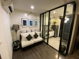 For RentCondoOnnut, Udomsuk : For rent, The Base Park West, 22nd floor, size 30 sq.m., 1 bedroom, 1 bathroom, rent 15,000 baht per month.
