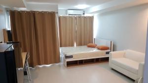For RentCondoOnnut, Udomsuk : For rent, The log3, The log 3, 8th floor, Building T, 28 sq.m., fully furnished and electrical appliances. The room has never been passed by a tenant before, 7,000 baht per month only.