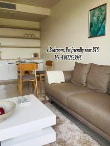For RentCondoSukhumvit, Asoke, Thonglor : For rent Downtown 49, corner room, pet friendly, Low Rise condo, beautiful room, Fully Furnished cozy style, near BTS