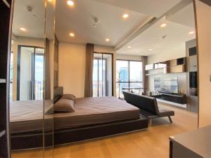For RentCondoSiam Paragon ,Chulalongkorn,Samyan : Ashton Chula - Silom Urgent rent !! The room is very spacious. You can ask for more information.