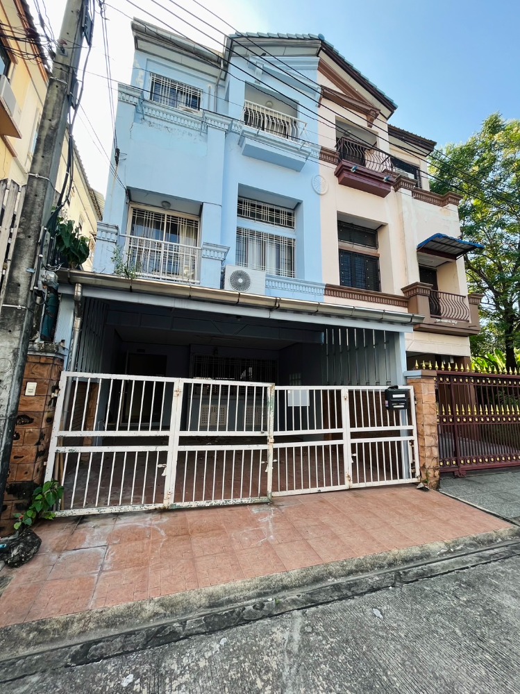 For SaleTownhouseRatchadapisek, Huaikwang, Suttisan : house in the middle of the city Mengjai-Ladprao / 3 Bedrooms (Sale), Baan Klang Muang Mengjai-Ladprao / 3 Bedrooms (SALE) RUK287.