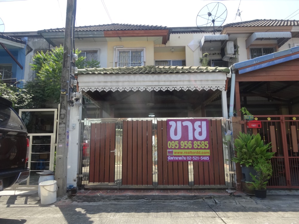 For SaleTownhouseNawamin, Ramindra : Townhouse for sale M. Rock Garden Home 2, Watcharaphon, near the new bridge, BTS, market, good condition, ready to move in.