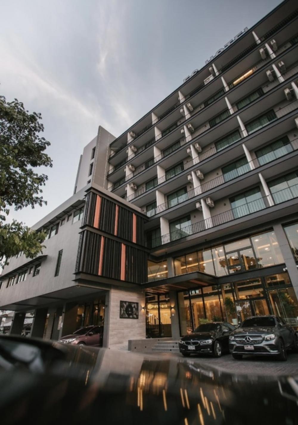 For SaleBusinesses for saleOnnut, Udomsuk : Selling : Modern Hotel In Udomsuk , 73 Rooms , 1600 sqm • Near Golf Club • Near Central Bangna • Near Srinakarin 🔥🔥Rental Price: 315,000,00 THB 🔥🔥#Condorental #Fullfurnished#Electricity#PSLiving📌Refrigerator📌Airconditioner📌Microwave📌Water H
