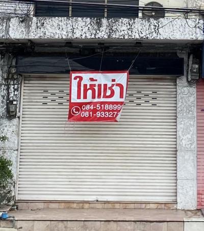 For RentShophouseKasetsart, Ratchayothin : Urgent to rent a 3-storey commercial building and a half, very good commercial location, near Sena Nikhom BTS station